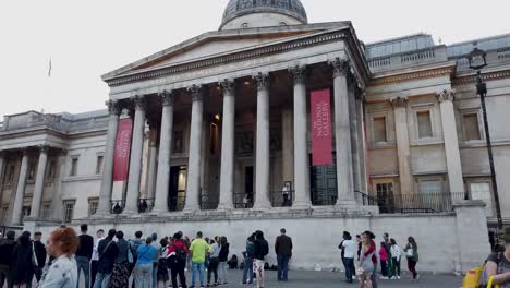 La-Galería-Nacional-Cerca-De-Trafalgar-Square,-El-Centro-De-Londres,-Inglaterra,-Gran-Bretaña