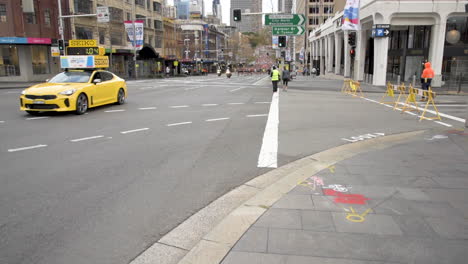 Start-of-seeded-red-runners-moving-up-William-street-City2Surf-2019-presented-by-Westpac