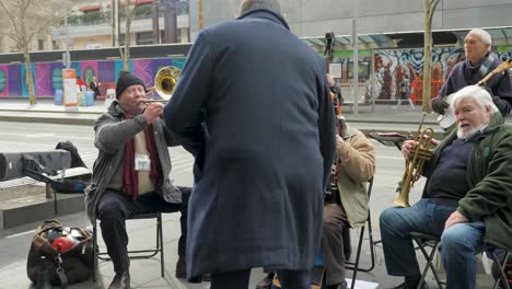 Eledery-Group-Busking---Espectáculo-Callejero-En-Melbourne-Cbd-Un-Grupo-De-Músico-Callejero