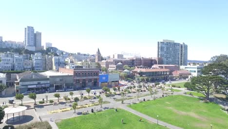 Toma-Aérea-De-Drones-De-La-Plaza-Y-Ciudad-Ghirardelli-De-San-Francisco