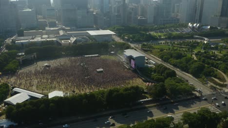 Kreisender-Blick-Auf-Lollapalooza-Massen