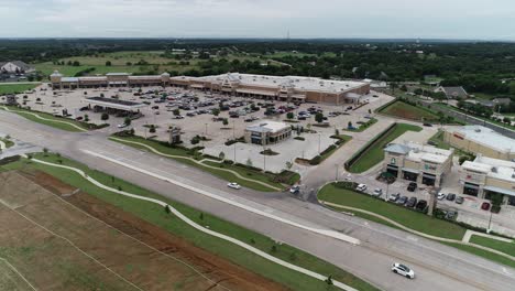 Esta-Es-Una-Vista-Aérea-Del-Centro-Comercial-Kroger-En-Bartonville-Texas