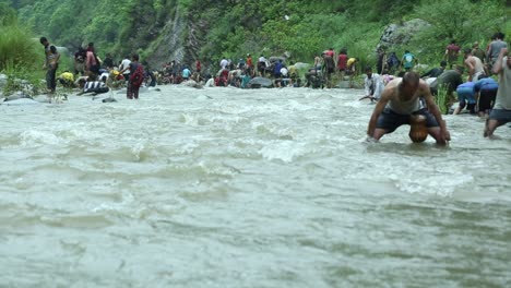 Fish-killing-festival-of-the-Himalaya:-Maund-Mela