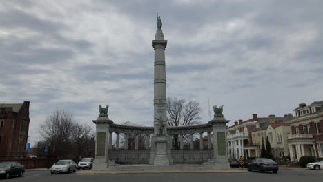 Jefferson-Davis-Confederate-Statue-in-traffic-circle-in-downtown-Richmond-VA-USA