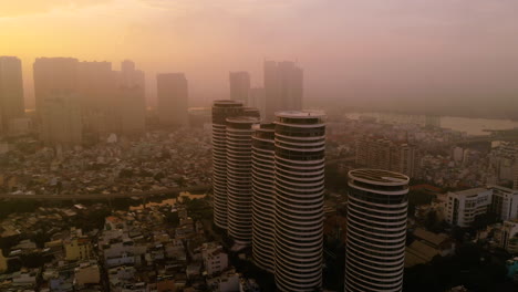 Parte-Diez-Amanecer-Urbano-Aéreo-En-El-Mar-Asiático-Con-Un-Nivel-De-Contaminación-Del-Aire-Extremo