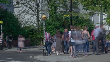 Berühmt-Wurde-Die-Abteistraßenkreuzung-Durch-Das-Cover-Der-Gleichnamigen-Beatles-platte