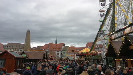 Hermoso-Mercado-Navideño-De-Erfurt-En-La-Famosa-Plaza-Domplatz,-Turingia