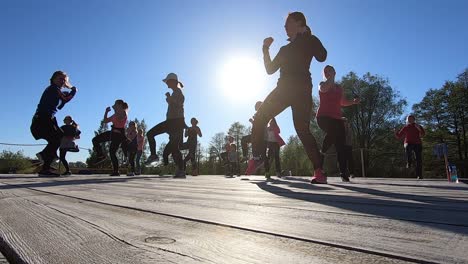 Entrenamiento-Físico-Al-Aire-Libre-Al-Aire-Libre