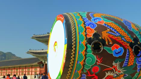 Ceremonia-De-Cambio-De-Guardia-En-La-Puerta-Del-Palacio-Gyeongbokgung-Seúl,-Corea-Del-Sur