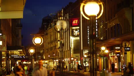 Timelape-De-Una-Concurrida-Calle-Comercial-En-Ginebra,-Suiza