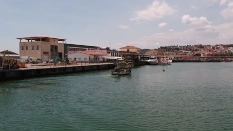 Small-fishing-boat-returning-to-Arenys-de-Mar,-Spain-harbour