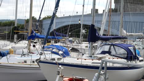 Conwy-Küstenstadt-Segelboot-Marina-Touristenattraktion-Fischerhafen-Am-Wasser