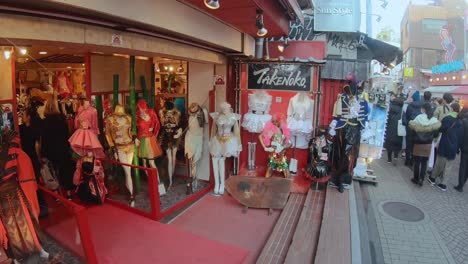 Tienda-De-Ropa-Peculiar-En-La-Calle-De-Moda-Takeshita