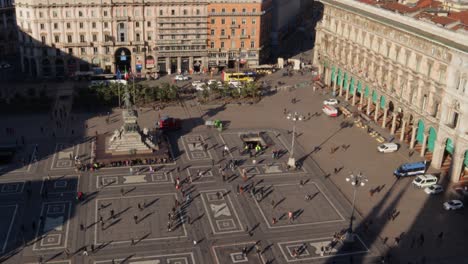 Amplia-Vista-Fija-Desde-La-Parte-Superior-De-La-Catedral-Del-Duomo-Durante-Las-Primeras-Horas-De-La-Mañana-Desde-El-Techo-De-La-Catedral-Del-Duomo-En-Milán,-Italia