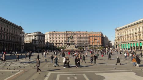 Hyperlapse-Von-Piazza-Duomo-Truck-Links-Weit-Geschossen-An-Hellen-Sonnigen-Tag-Im-Winter