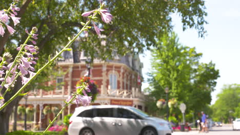 Picturesque-street-in-the-scenic-town-of-Niagara-on-the-Lake,-Ontario