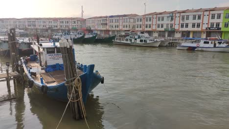 MERSING,-MALAYSIA--AUGUST-1,-2020:-Quiet-morning-atmosphere-at-Fisherman-Jetty-in-Mersing-Town,-Johor,-Malaysia