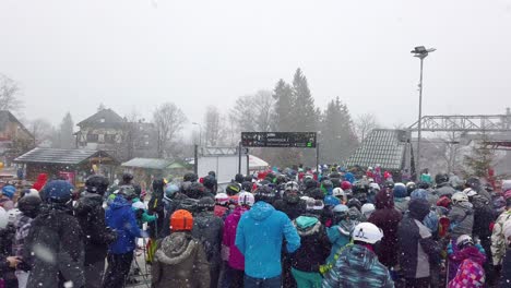 Big-crowd-of-skiers-queuing-up-to-the-Szrenica-mountain-chairlift-in-Szklarska-Poreba-resort-during-winter-school-holidays,-Karkonosze-mountains,-Poland