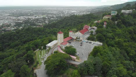 Amplia-Vista-Aérea-Del-Monte-St