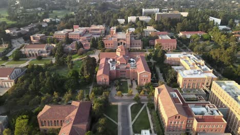 Campus-De-Ucla,-Universidad-De-California-Los-Angeles,-Medios-De-Instrucción,-Aéreo