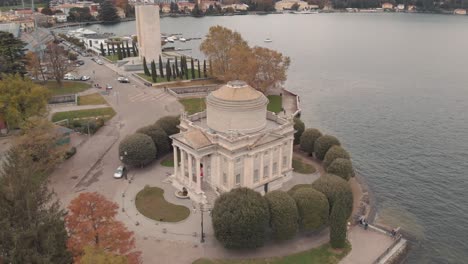 The-Tempio-Voltiano,-Volta-Temple,-on-the-promenade-near-Lake-Como