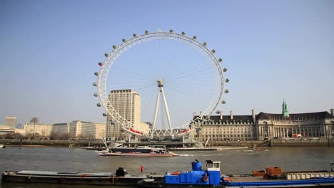 Zeitraffer-Des-London-Eye-An-Einem-Geschäftigen-Sommertag