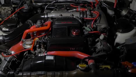 Un-Motor-Gte-De-7-M-Visto-En-El-Compartimento-Del-Motor-De-Un-Automóvil-Deportivo-Toyota-Supra-Mk3