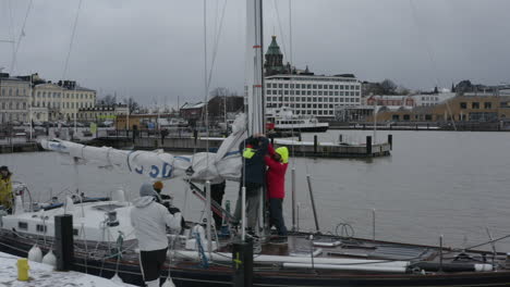 Muelle-Cubierto-De-Nieve-En-Helsinki-En-Invierno