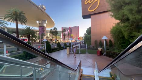 Descending-escalator-on-the-Las-Vegas-Strip