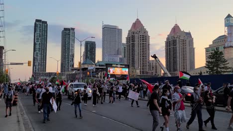 Pro-palästinensischer-Kundgebungs-Friedensprotest-In-Mississauga,-Kanada