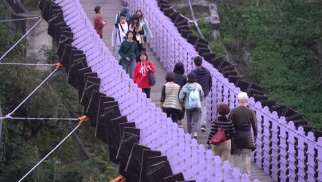 Close-up-Baishihu-Suspension-Bridge,-Bishanyan-Neihu-District-Taipei-City-Taiwan