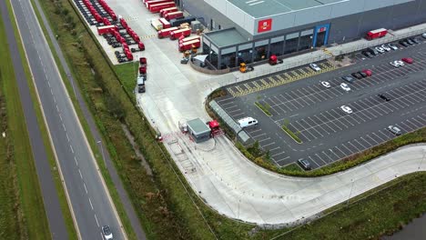 Luftaufnahme-Paketpostverteilungszentrum-Logistik-Postsortierdepot-England