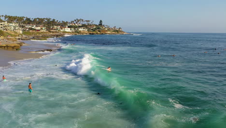 People-enjoy-swimming-in-turquoise-waters-of-La-Jolla-beach