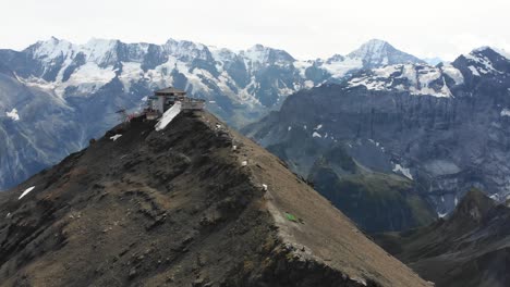 Antenne:-Bergstation-In-Der-Nähe-Von-Jungfrau,-Eiger-Und-Mönch