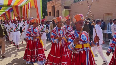 Heritage-walk-of-the-desert-festival-arrives-at-the-venue,-stadium