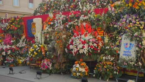 Fiestas-del-Pilar-Festival-In-Celebration-of-The-Virgin-Mary-In-Plaza-de-Nuestra-Señora-del-Pilar,-Zaragoza,-Spain---panning-shot