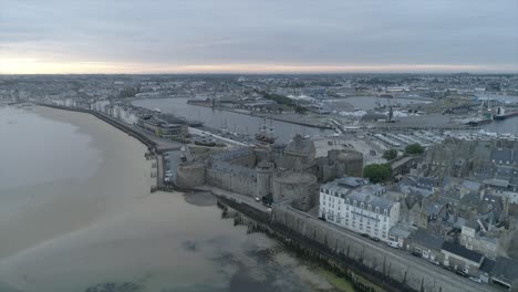 Imágenes-De-Drones-Del-Ayuntamiento-De-Saint-malo,-Bretaña,-Francia