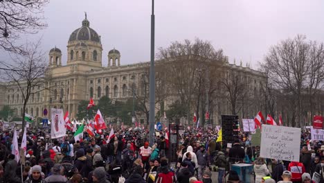 Incredible-crowd-of-protestors-against-government-measures-in-Vienna,-1st-district