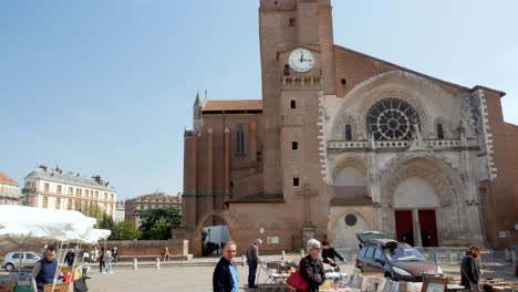 Books-fair-in-front-of-the-Cathedral,-Place-Saint-Etienne