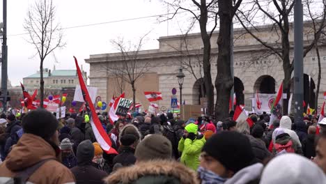 Zeitlupenszenerie-Bei-Protesten-Mit-Massiver-Menschenmenge