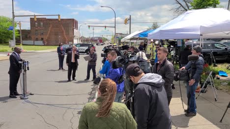 Buffalo-City-Mayor-in-Press-Conference-to-Journalists-After-Racism-Shootout-on-Grocery-Store