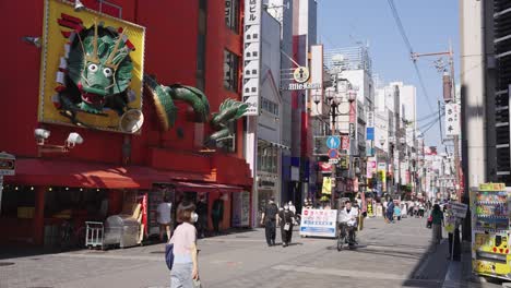 Minami-Bezirk-Von-Namba-Osaka-Tagsüber-Bei-Sommerwetter