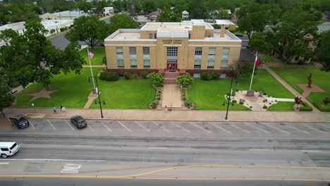 Imágenes-Aéreas-Del-Juzgado-De-Gillespie-Country-Ubicado-En-101-W-Main-St,-Fredericksburg,-Tx-78624-En-Fredericksburg-Texas