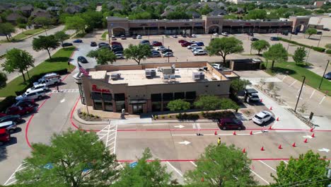 Luftaufnahmen-Von-Chick-Fil-A-In-Flowermound,-Texas