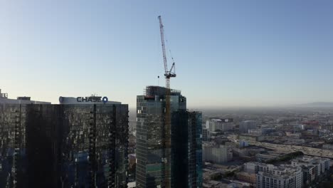 Drone-shot-of-the-Chase-Bank-building-in-Downtown-Los-Angeles,-California