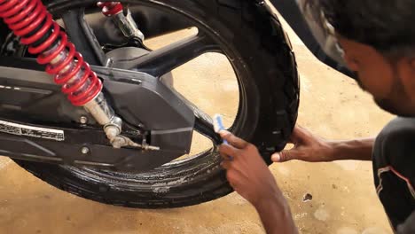 Detailer-Using-Small-Brush-On-Rim-Of-Honda-CBF150F