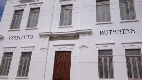 Fachada-Del-Edificio-Del-Instituto-Butantan-En-Sao-Paulo