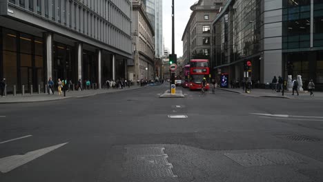 Traffic,-Wormwood-Street,-London,-United-Kingdom