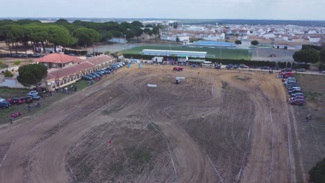 Luftschwenk-über-Iberlince-Hispalis-Spanische-Offroad-Rennstrecke