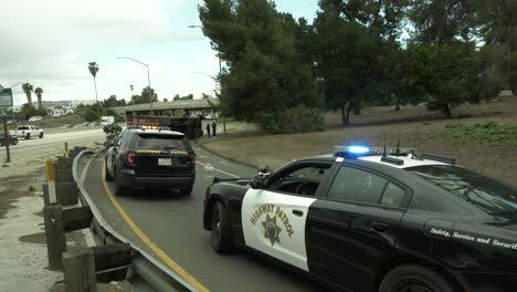 Unidades-De-La-Policía-De-Carreteras-Bloquean-La-Autopista-Debido-Al-Accidente